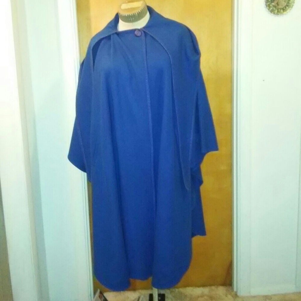 Dani Colby cape